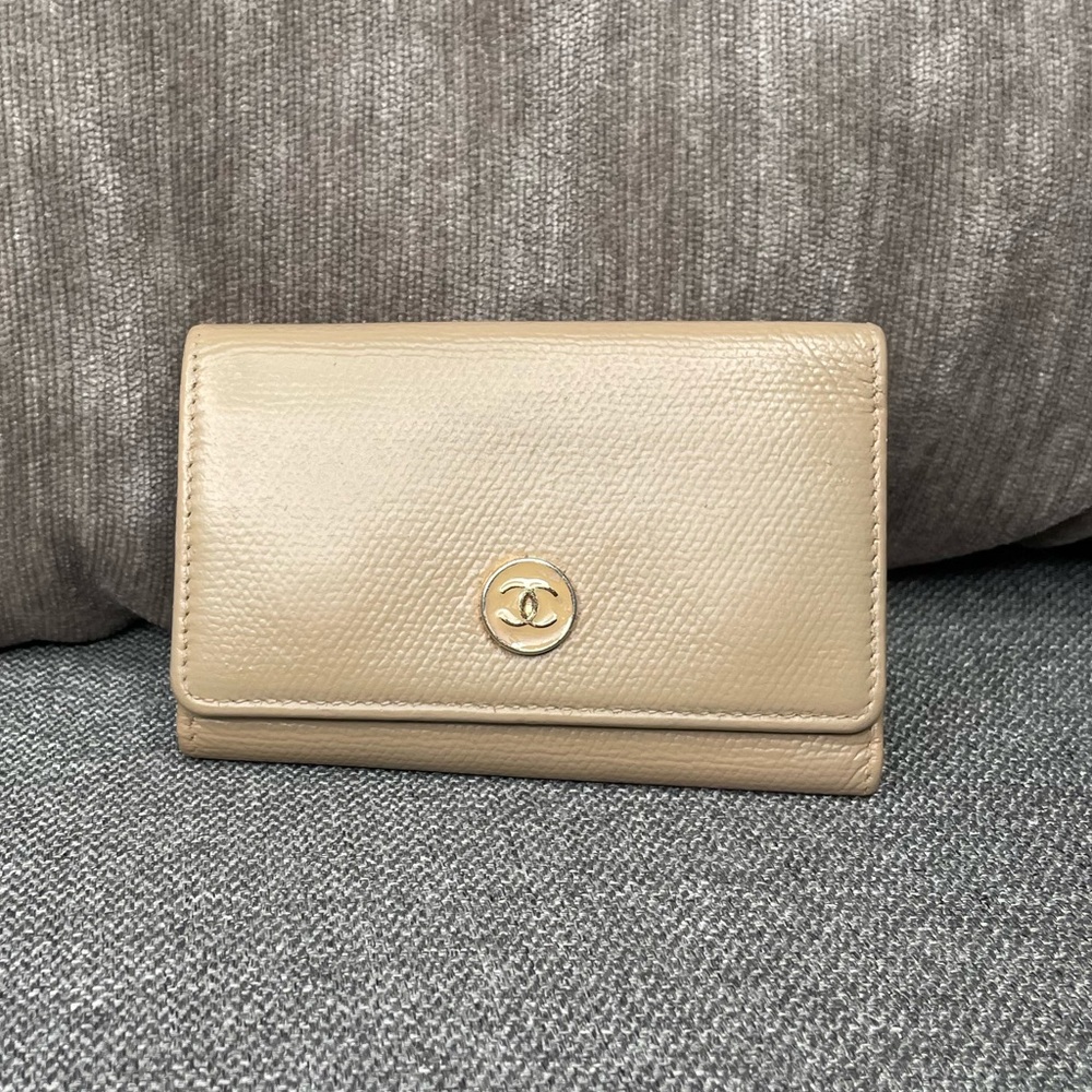 Gorgeous Chanel 6-Ring Keyholder in Excellent Condition!